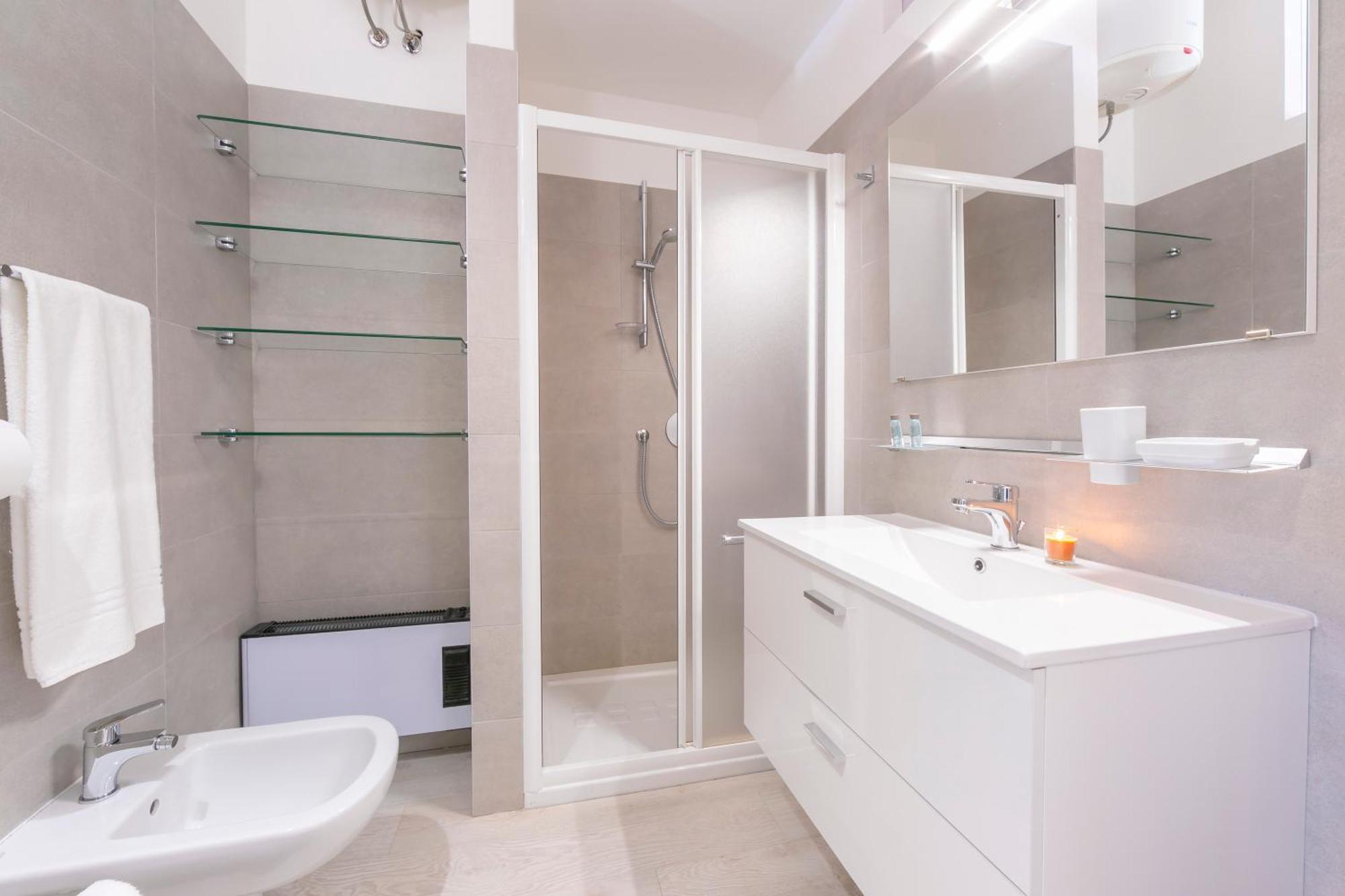 Blu Lake Apartment On Ghiffa Beach - Happy Rentals ภายนอก รูปภาพ