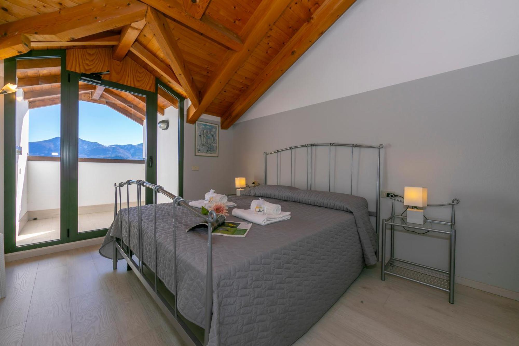 Blu Lake Apartment On Ghiffa Beach - Happy Rentals ภายนอก รูปภาพ