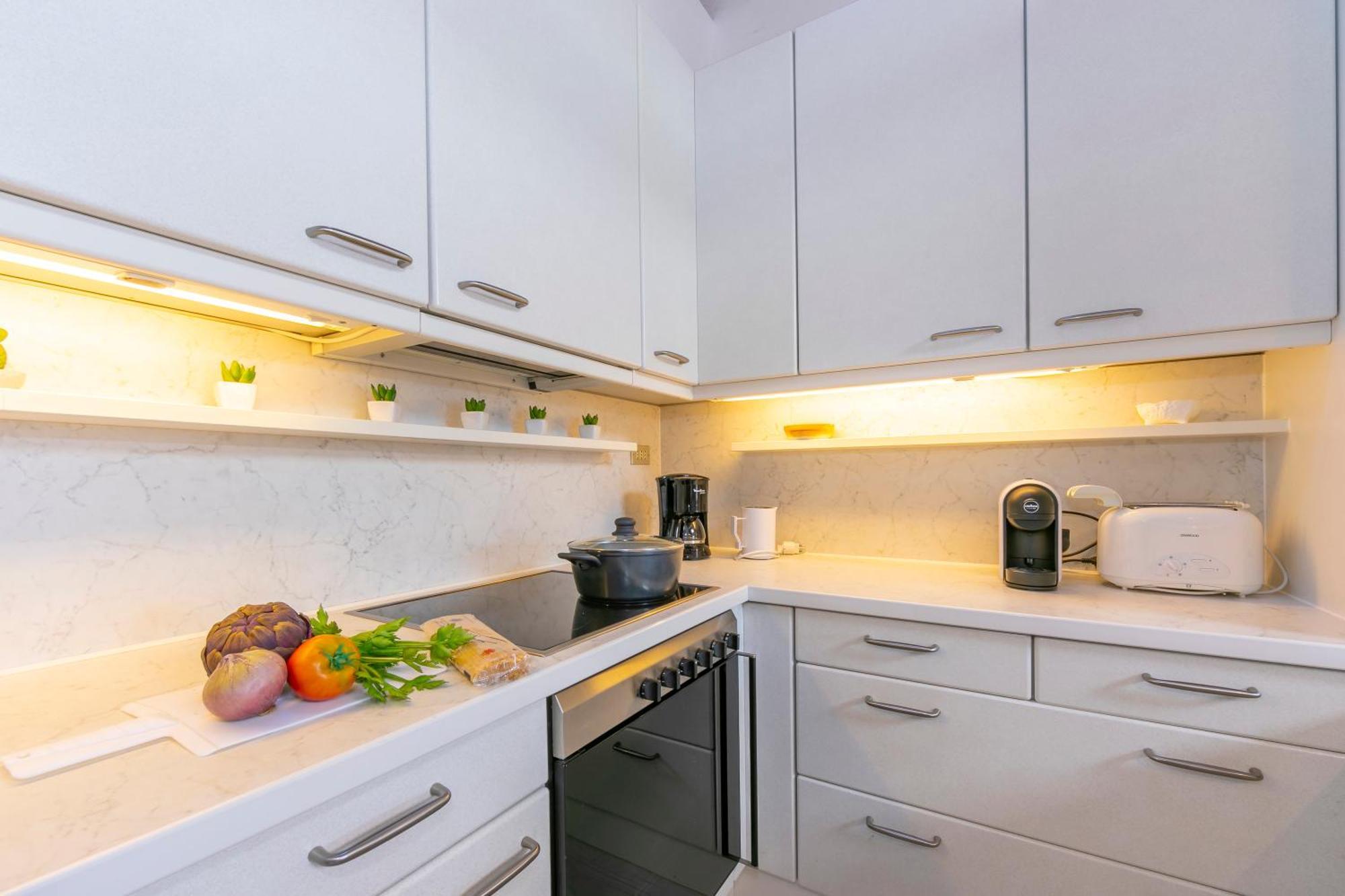 Blu Lake Apartment On Ghiffa Beach - Happy Rentals ภายนอก รูปภาพ